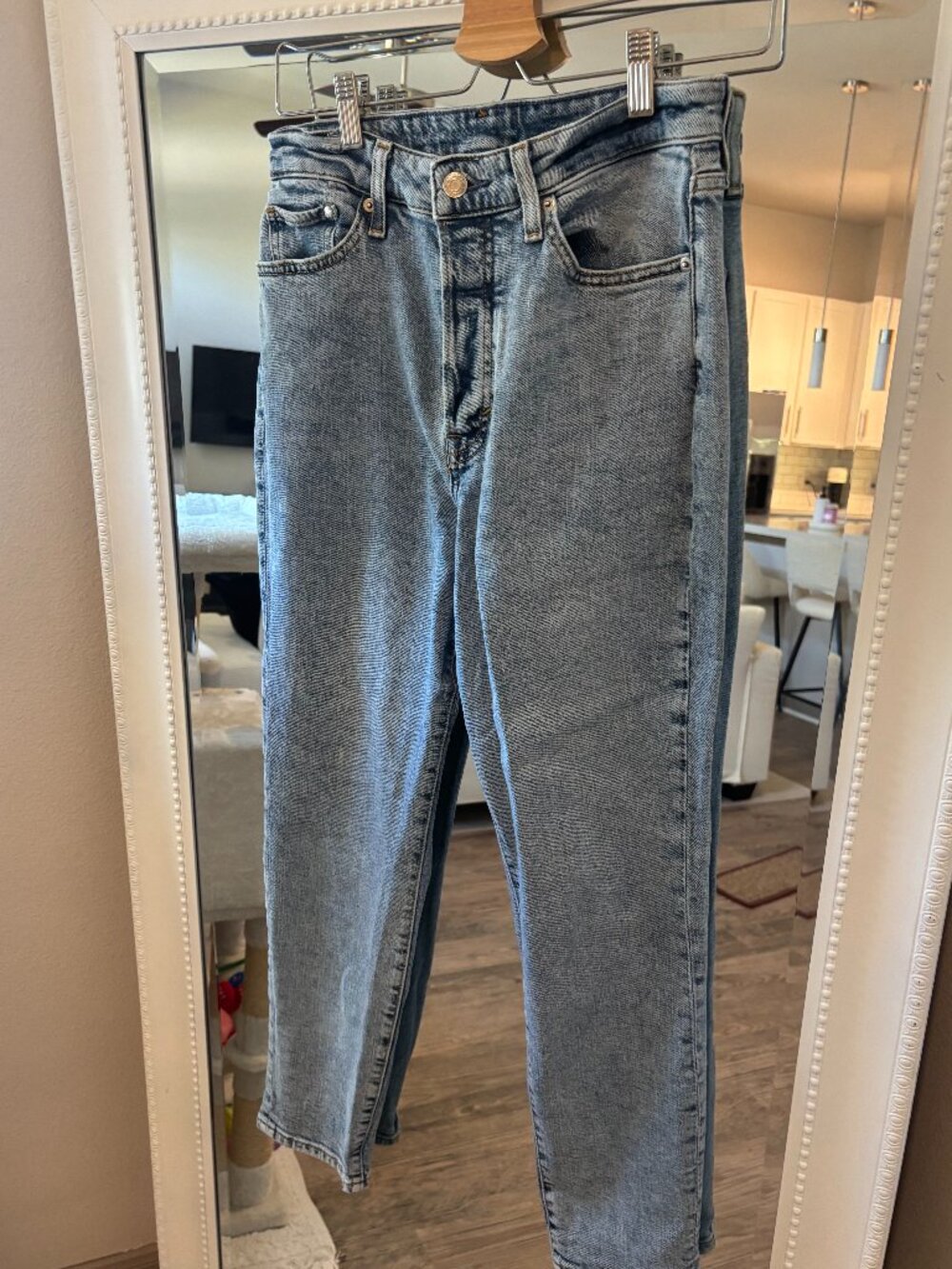 Light wash mom jeans high rise size 6